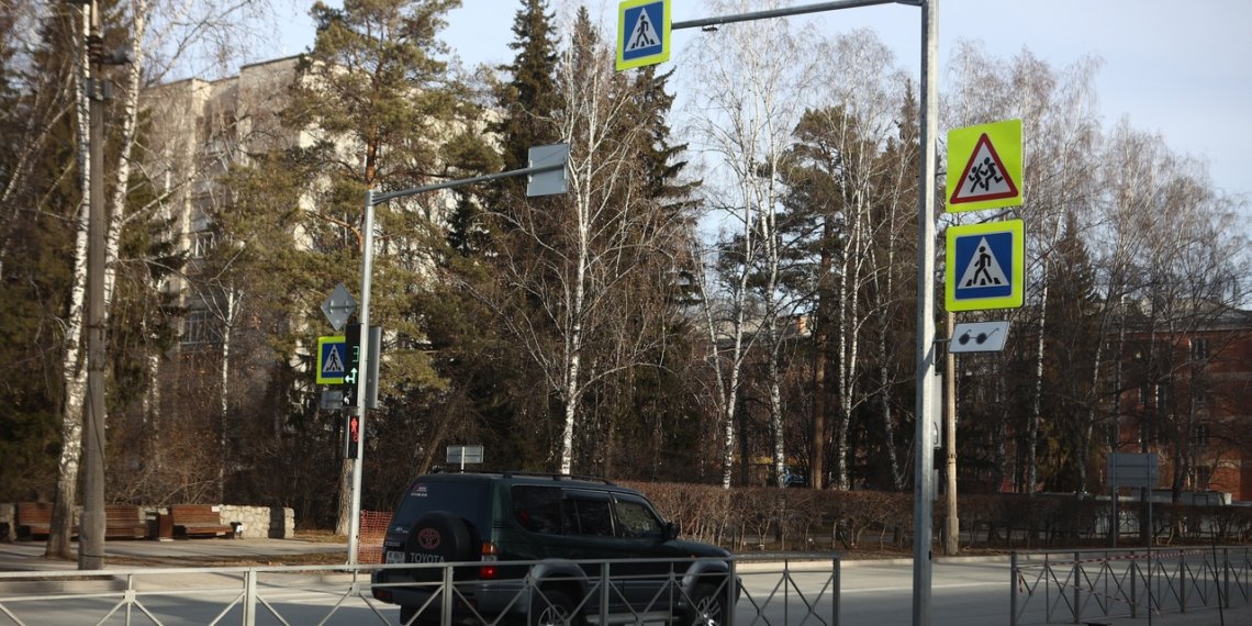 Мэр Новосибирска: Ещё на трёх улицах Академгородка модернизируют систему освещения