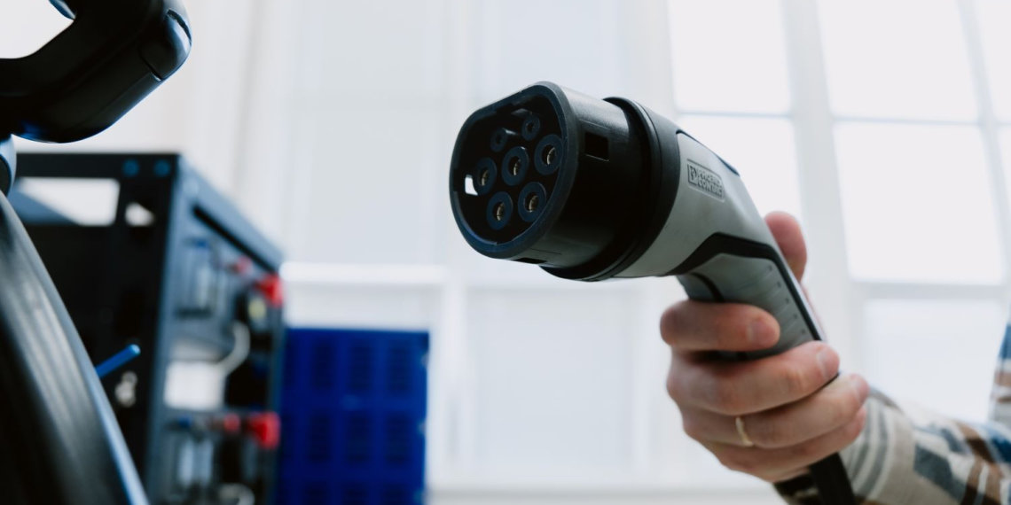 Новосибирские учёные создали «неубиваемую» электрозарядку