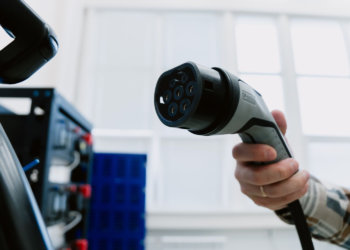 Новосибирские учёные создали «неубиваемую» электрозарядку