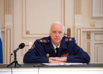 Неизвестные написали оскорбление русской нации в подъезде Новосибирска