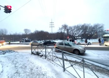 Два человека пострадали в массовом ДТП в Новосибирске