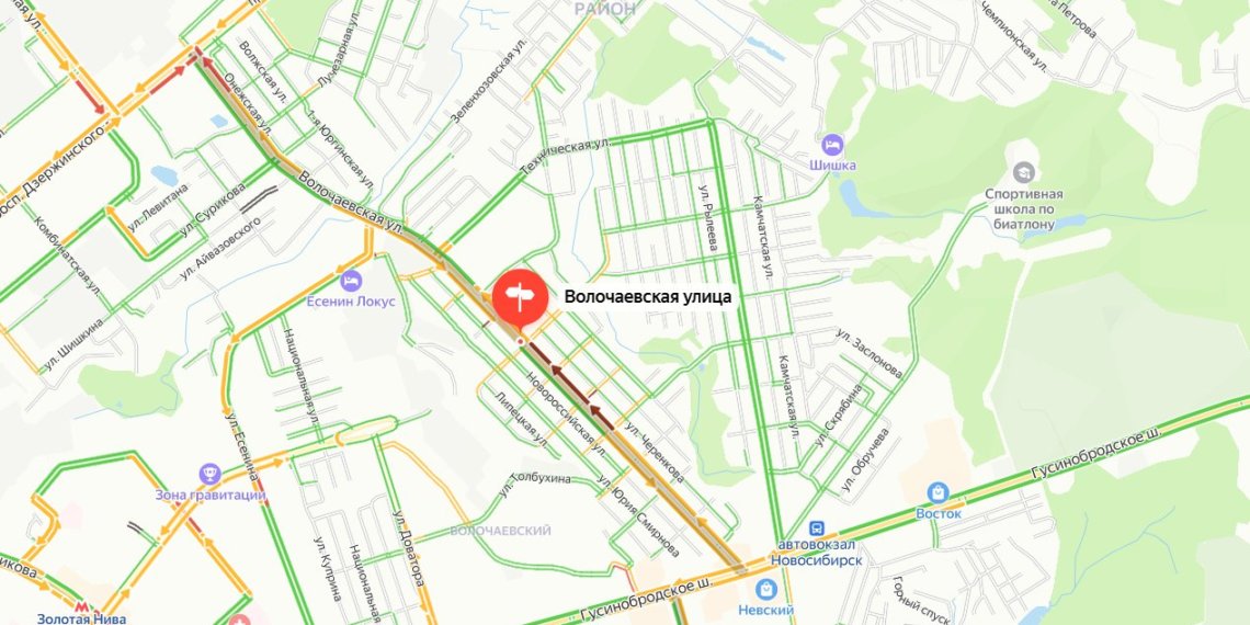 Крупный пожар стал причиной затора на улице Волочаевской в Новосибирске