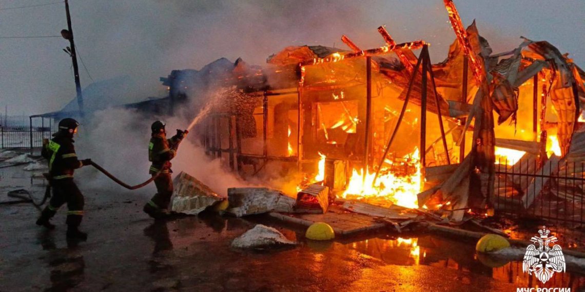 В селе под Новосибирском сгорело придорожное кафе