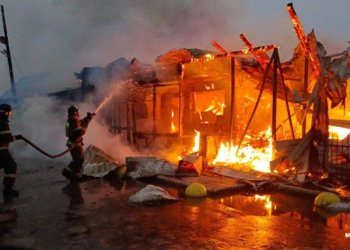 В селе под Новосибирском сгорело придорожное кафе