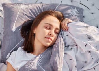 Как правильно спать, чтобы похудеть — рассказала эндокринолог