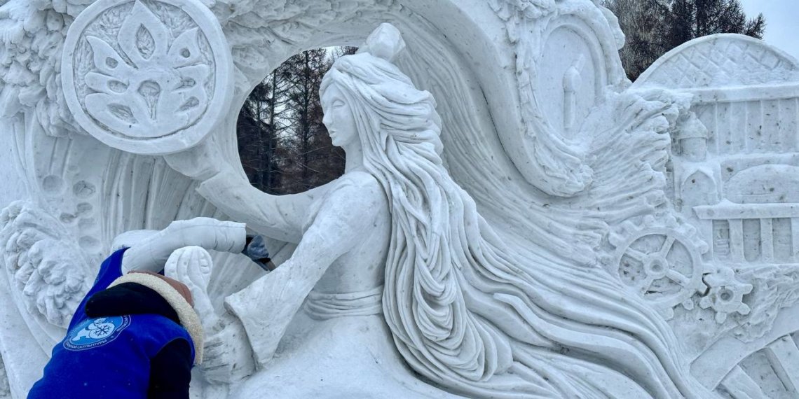 Команда из Новосибирска выиграла в конкурсе снежных скульптур
