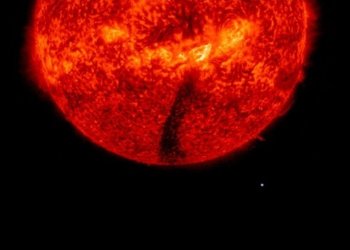 Редкий выброс черной плазмы зафиксировали на Солнце