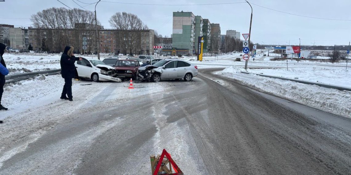 В Искитимском районе водитель Lada насмерть разбился в лобовом ДТП с двумя машинами