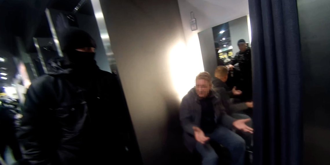 В Новосибирске голый покупатель шокировал посетителей торгового центра