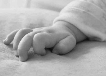 Несовершеннолетняя родила ребенка в туалете общежития и выбросила его в Сибири