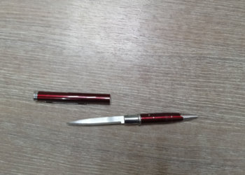 Жительница Новосибирска пыталась пронести в зал суда ручку-нож