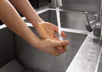 Жители села в Новосибирской области остались без холодной воды