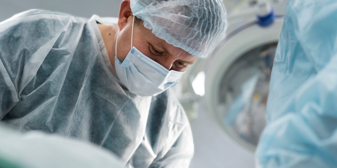 Новосибирские врачи извлекли кардиостимулятор из кишечника трехлетнего ребенка