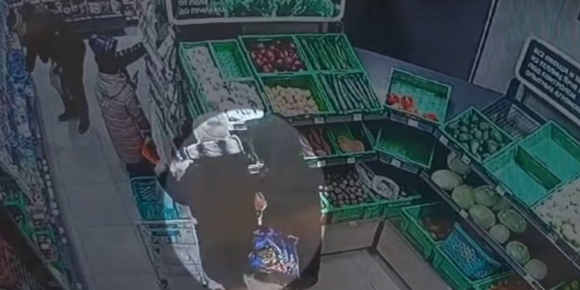 Пенсионерка за год совершила десяток карманных краж и попалась в Новосибирске