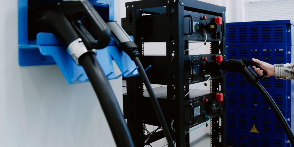 Новосибирские ученые создали устройство для диагностики электрозаправочных станций