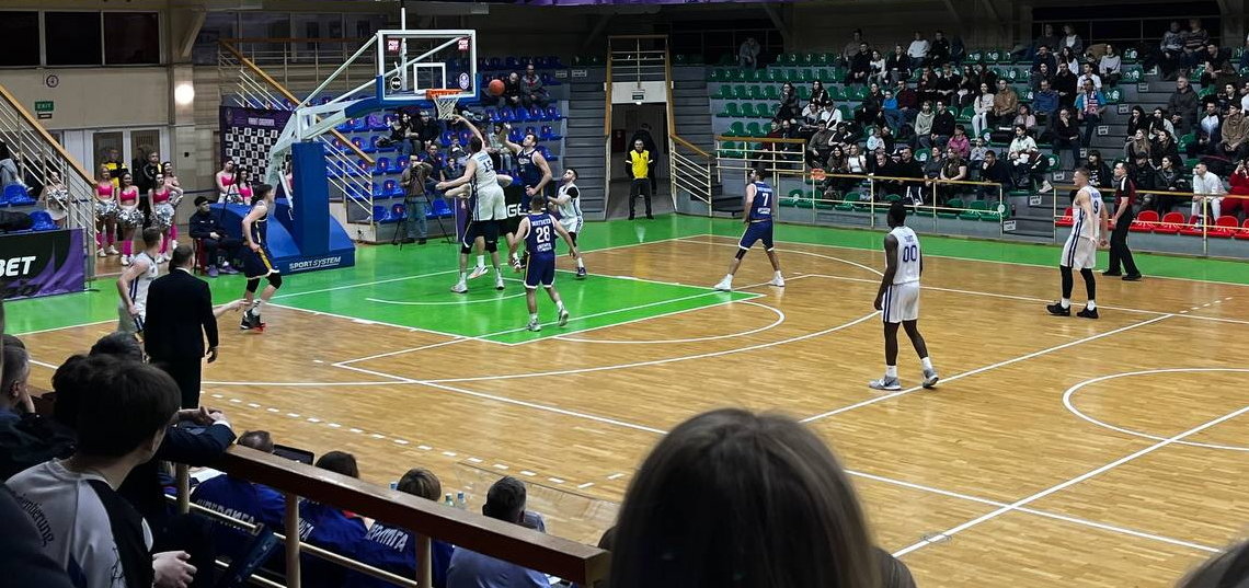 Новосибирские баскетболисты победили в домашнем матче Чемпионата России