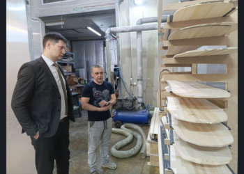 Производство деталей для дронов, сверхлёгких сноубордов и протезов запустили в Новосибирской области