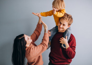 Росмолодежь предложила молодым родителям разрешить работать по гибкому графику