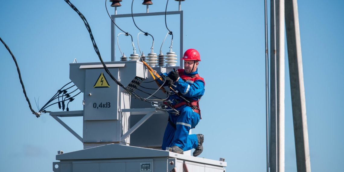 «Россети Новосибирск» отремонтируют почти 400 трансформаторных подстанций – первая в отдаленном селе
