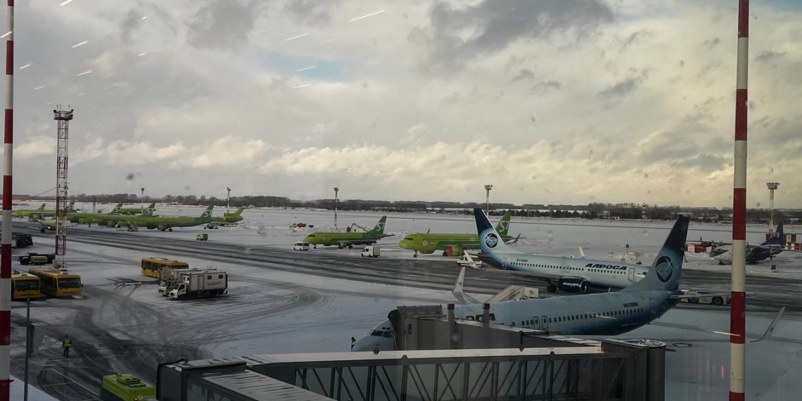 Самолет S7 вернулся в Новосибирск из-за технической неисправности