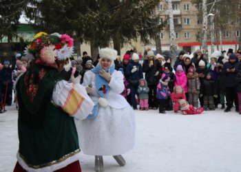 С огоньком проводили зиму — как пашинцы отметили Масленицу в Новосибирске