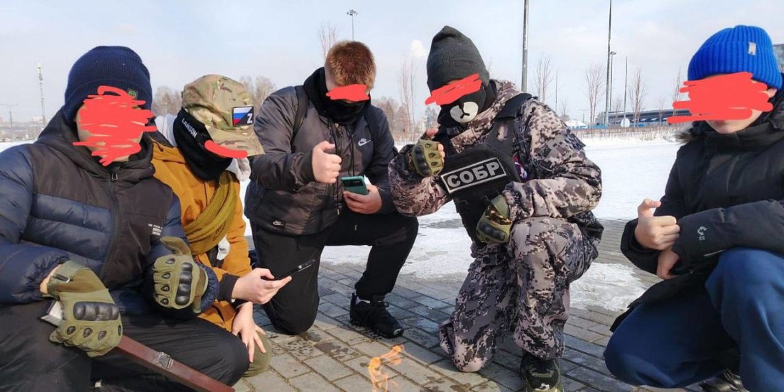 Банда подростков напала на девочку-квадробера в новосибирском парке