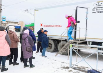 Очень удобно: новосибирцы проверили здоровье легких в передвижном флюроографическом кабинете