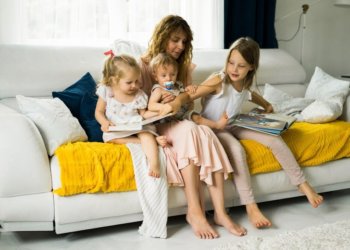 Путин наградил многодетную мать из Новосибирска за воспитание 10 детей