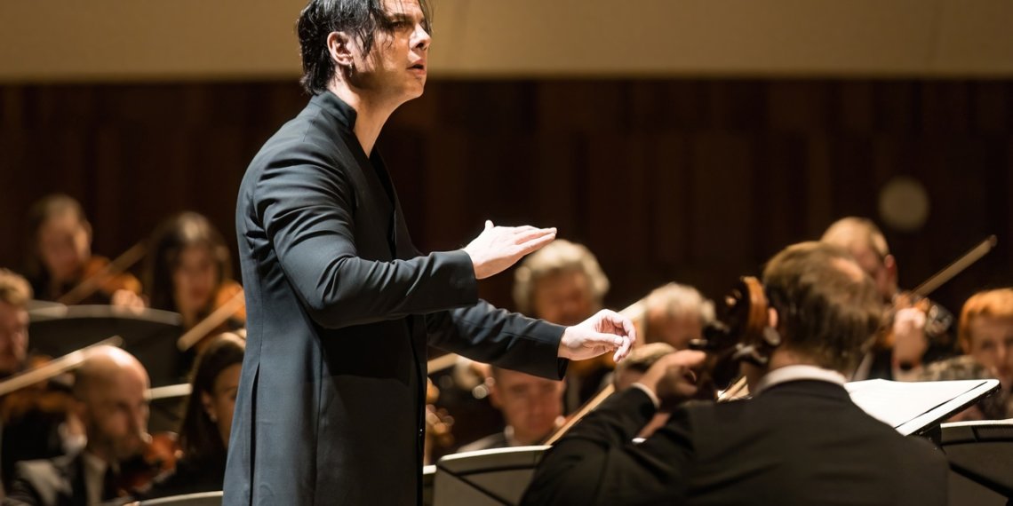 Бывший главный дирижёр НОВАТа Теодор Курентзис выступит в Новосибирске с оркестром и хором