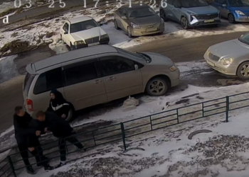 Во время массовой драки на Спортивной новосибирцы повредили машину