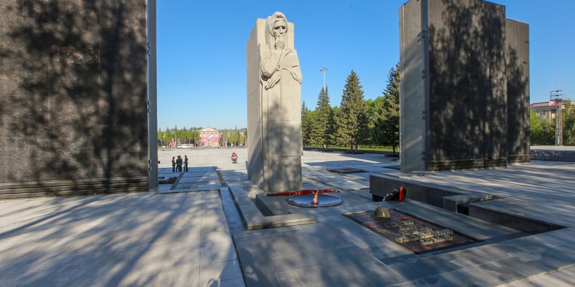 Пилоны с именами погибших сибиряков и боевую технику на Монументе Славы обновят к 9 Мая