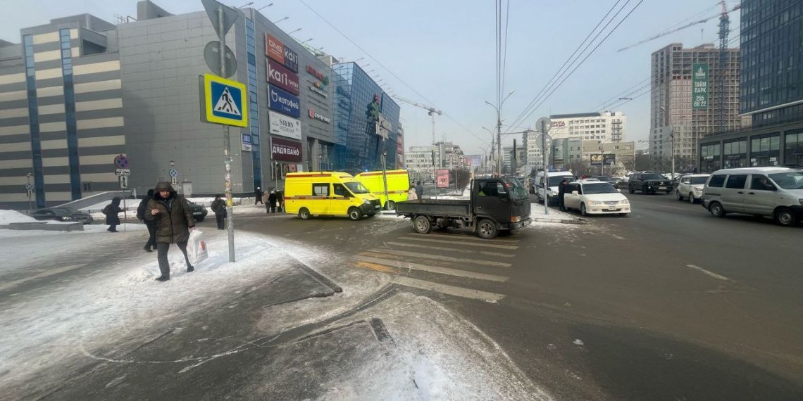 В Новосибирске пенсионер сбил коляску с годовалым ребенком