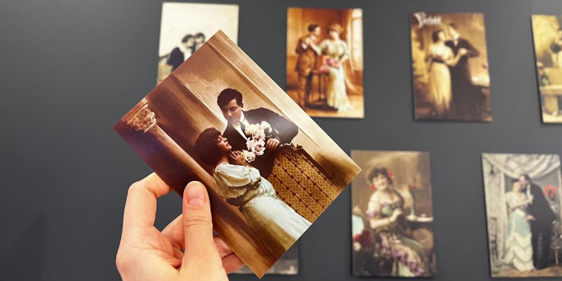 Привет из 19 века: выставка любовных открыток появилась в Новосибирске