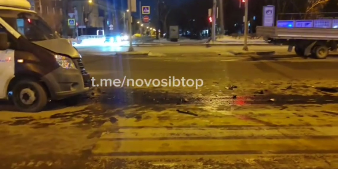 Массовое ДТП произошло ночью у «Монумента славы» в Новосибирске