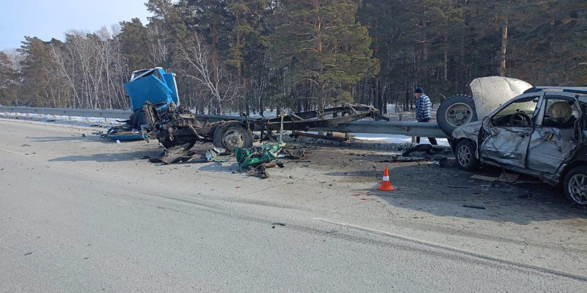 Страшное ДТП в Новосибирской области: «Skania» вылетела на встречку, есть погибший