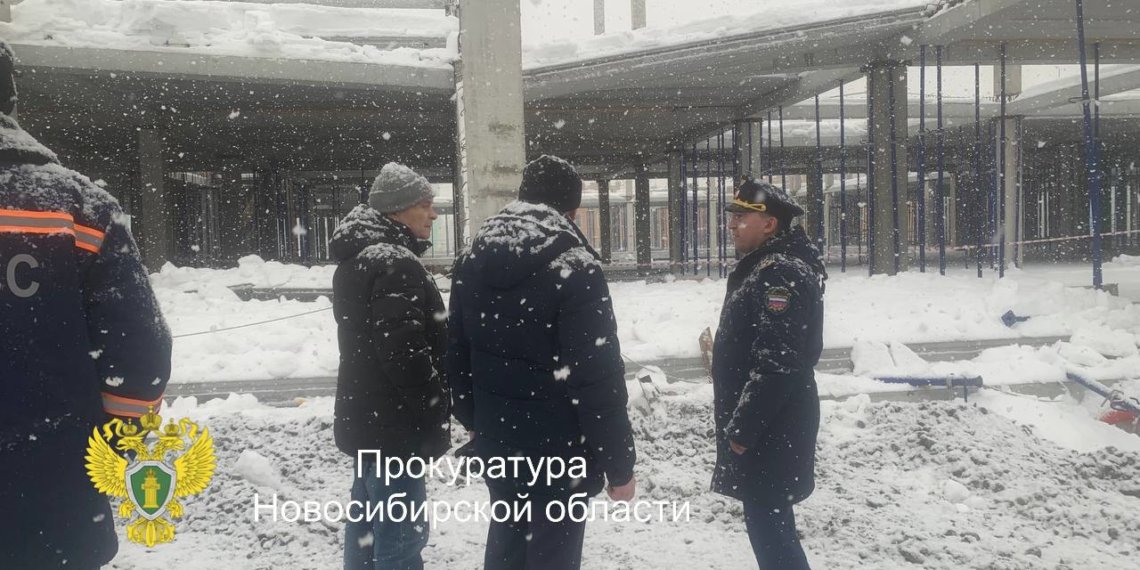 Бетонная плита рухнула на недостроенной концессионной школе в Новосибирске