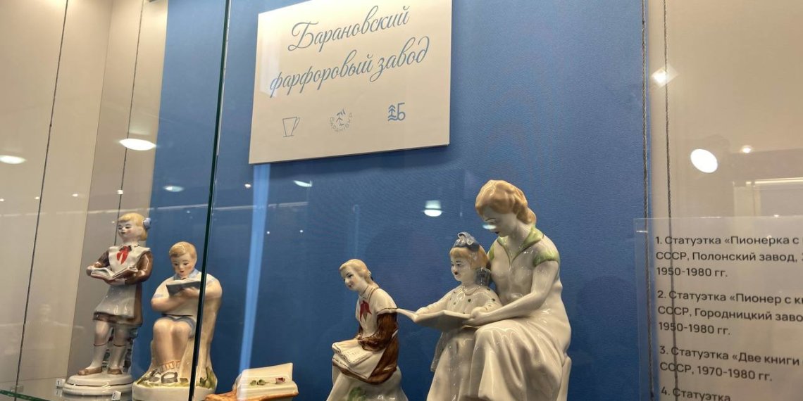 История Советского союза через фарфор: в Новосибирске открылась новая выставка