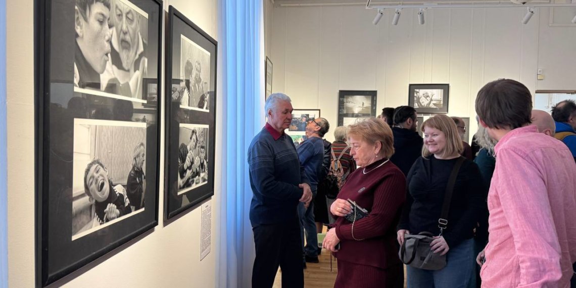 Как люди создают время: в Новосибирске состоялось открытие выставки фотографа Владимира Дубровского
