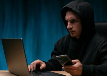 Житель Барнаула обманул продавца айфонов на маркетплейсе