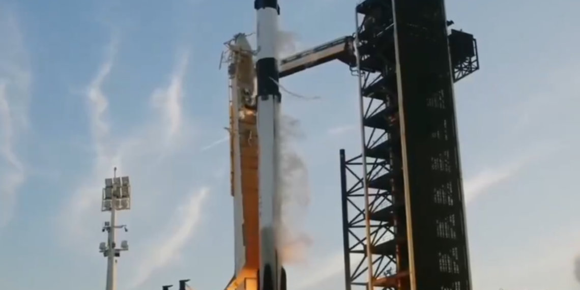 Корабль Crew Dragon с красноярским космонавтом на борту состыковался с МКС