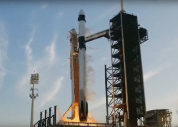 Корабль Crew Dragon с красноярским космонавтом на борту состыковался с МКС