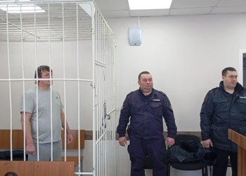 Ювелирку на 7 млн. рублей похитил мужчина в Тогучине с помощью одеяла и удочки