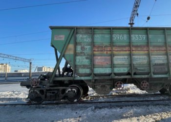 Под Новосибирском с путей сошел вагон с цементом 