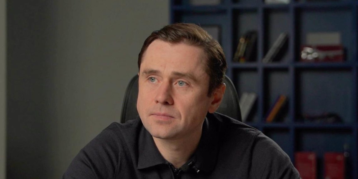 «Спасибо вам еще раз, что освещаете тему ИЖС», — пишут Александру Аксёненко после прямого эфира