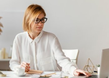 Работодатели Новосибирской области склонны чаще предлагать работу женщинам