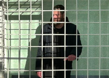 Новосибирсий заключенный напал на сотрудника ФСИН — суд начал рассматривать дело