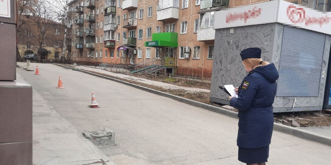 Мешавший проезду шлагбаум на Гоголя убрали после штрафа ТЦ в Новосибирске