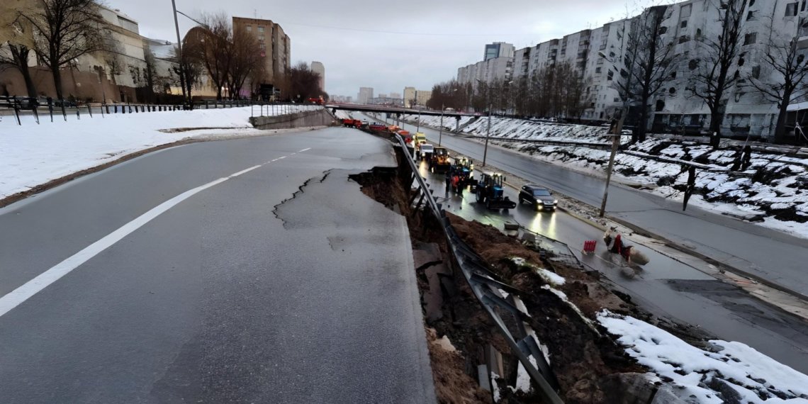 Режим повышенной готовности ввели в Новосибирске после обрушения подпорной стенки на Ипподромской