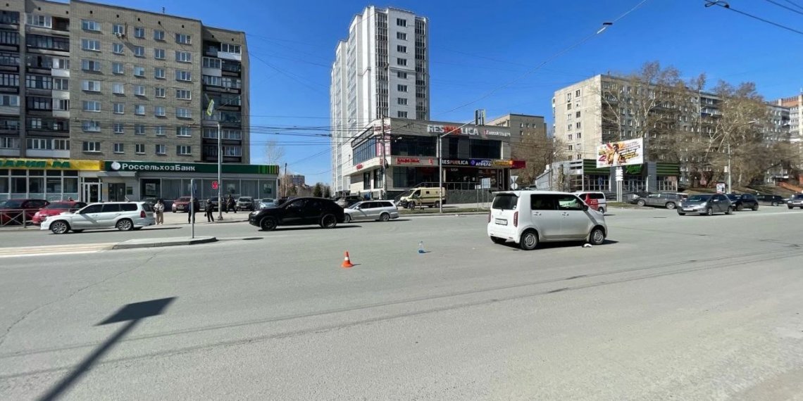 Водитель сбил ребенка на пешеходном переходе в Новосибирске