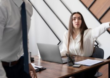 Офисный сленг: новосибирцы перечислили раздражающие на работе слова